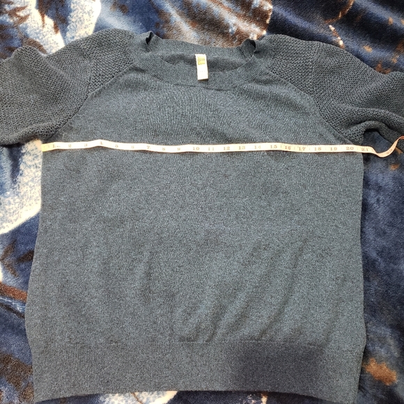 Lole Sweater - Picture 5 of 7